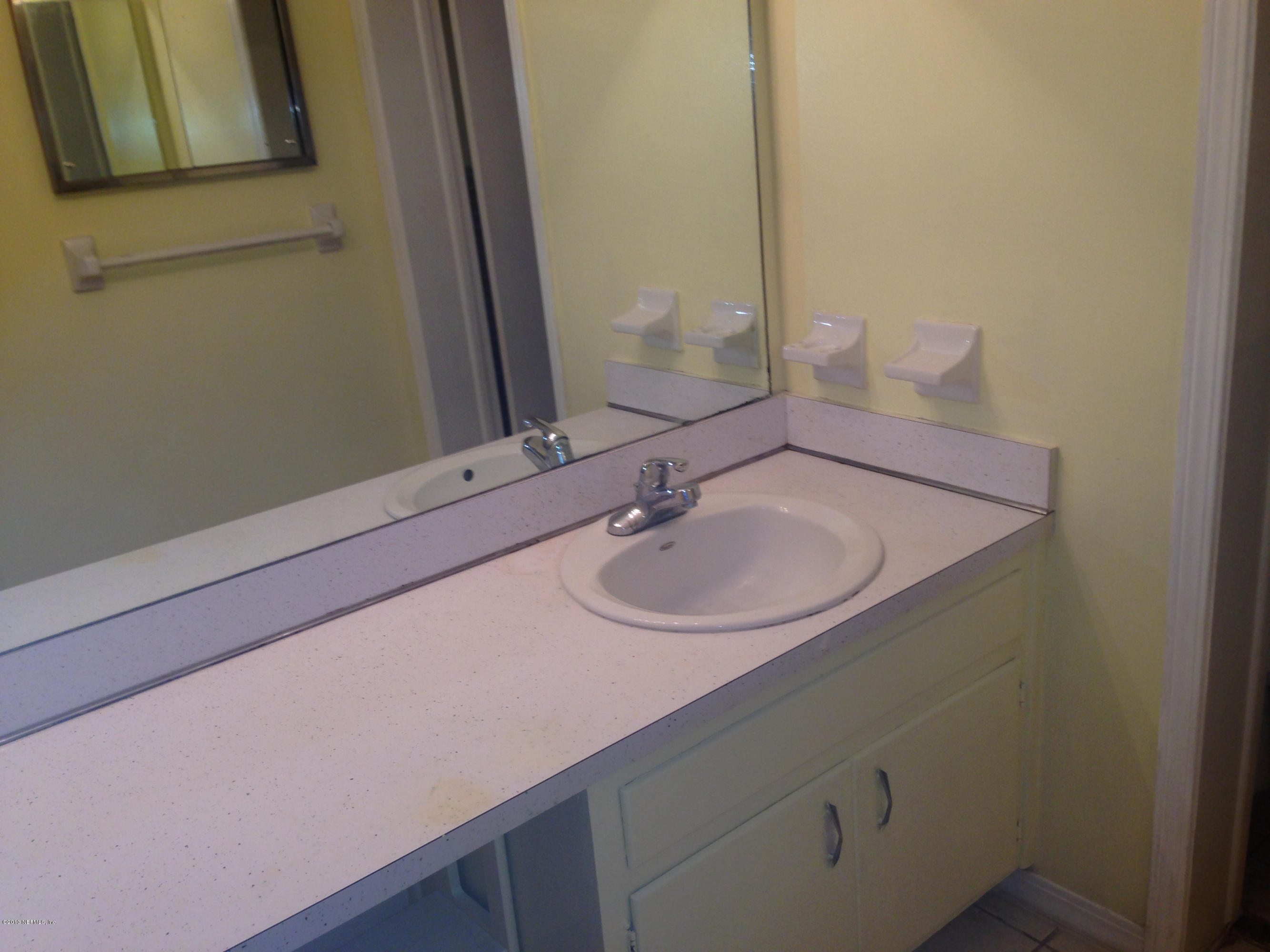 1707 El Prado Road Jacksonville, FL 32216 - Photo 6 of 18 Master Bath Counter