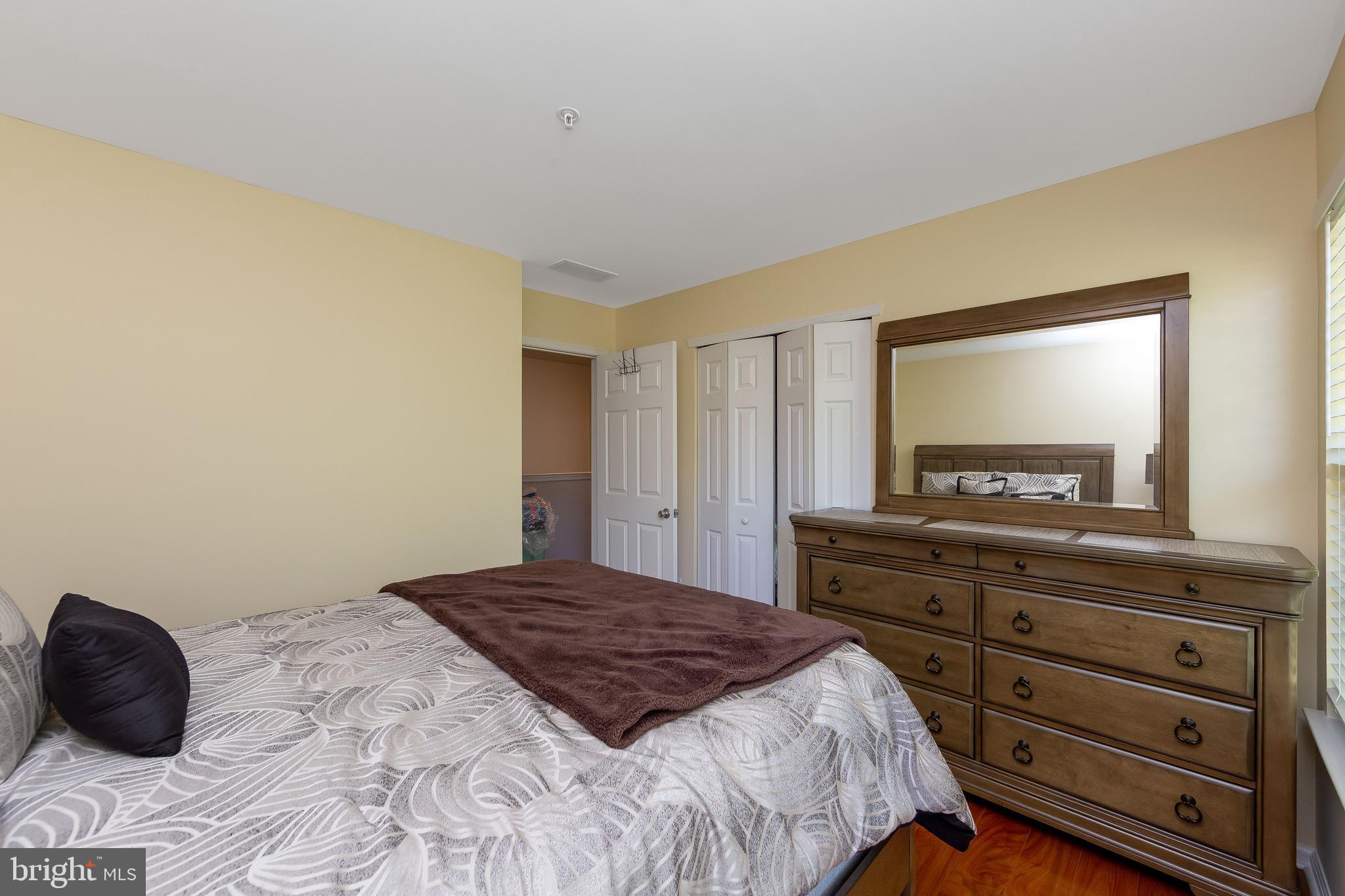 803 Tanglewood Drive Sicklerville, NJ 08081 - Photo 25 of 34 a bedroom with a bed and a mirror on dresser