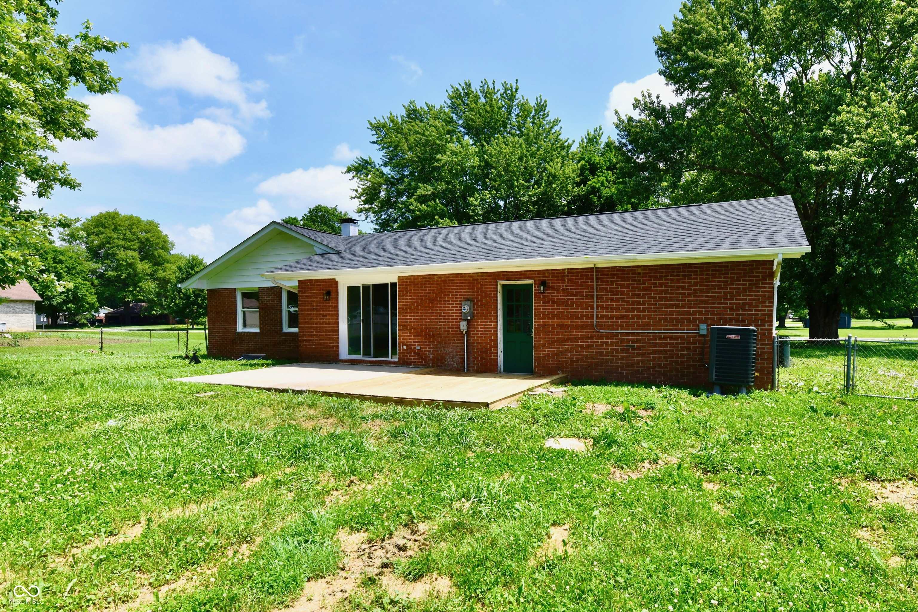 1005 Cardinal Way Anderson, IN 46011 - Photo 4 of 32