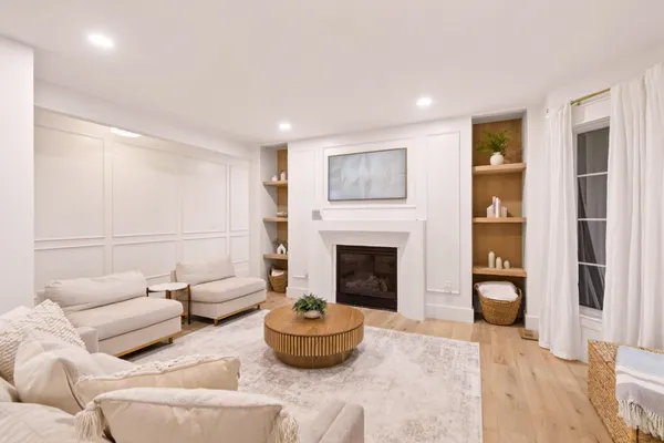 $2,299,000 | 9 Floral Street, Windham, NH 03087