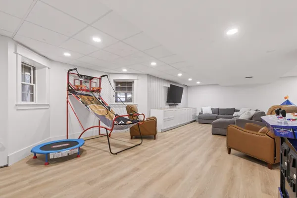 $2,299,000 | 9 Floral Street, Windham, NH 03087