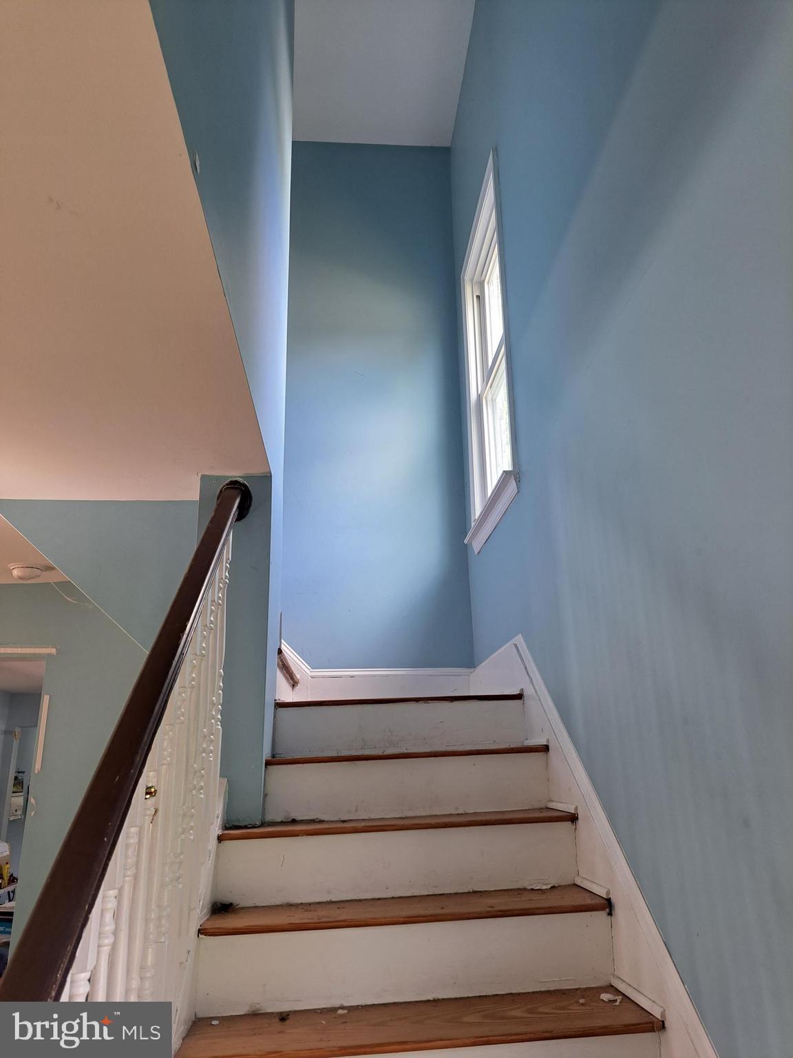 6502 Shawnee Road Milford, DE 19963 - Photo 4 of 14 Stairs with small landing