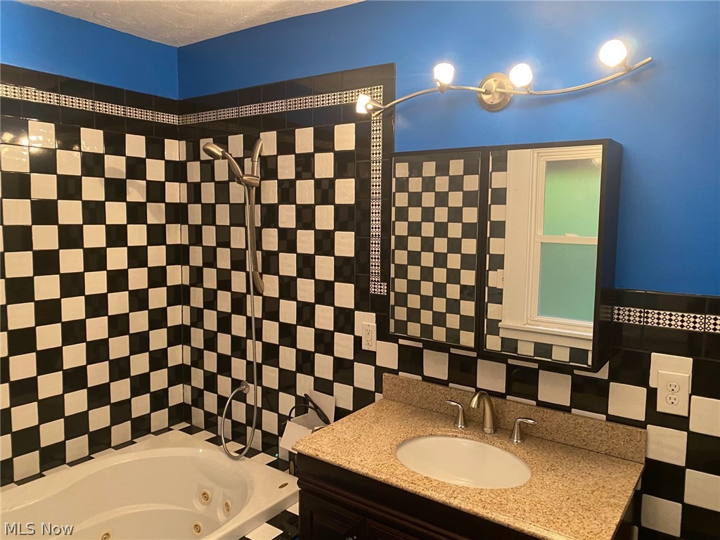 1074 Quilliams Road Cleveland, OH 44121 - Photo 18 of 25