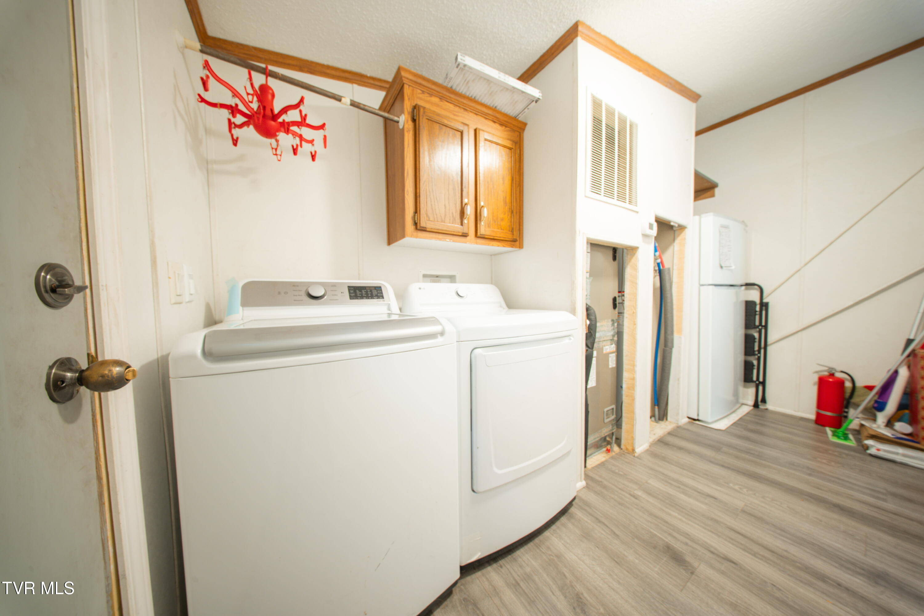 100 Edwards Ridge Road Erwin, TN 37650 - Photo 17 of 20 Laundry room