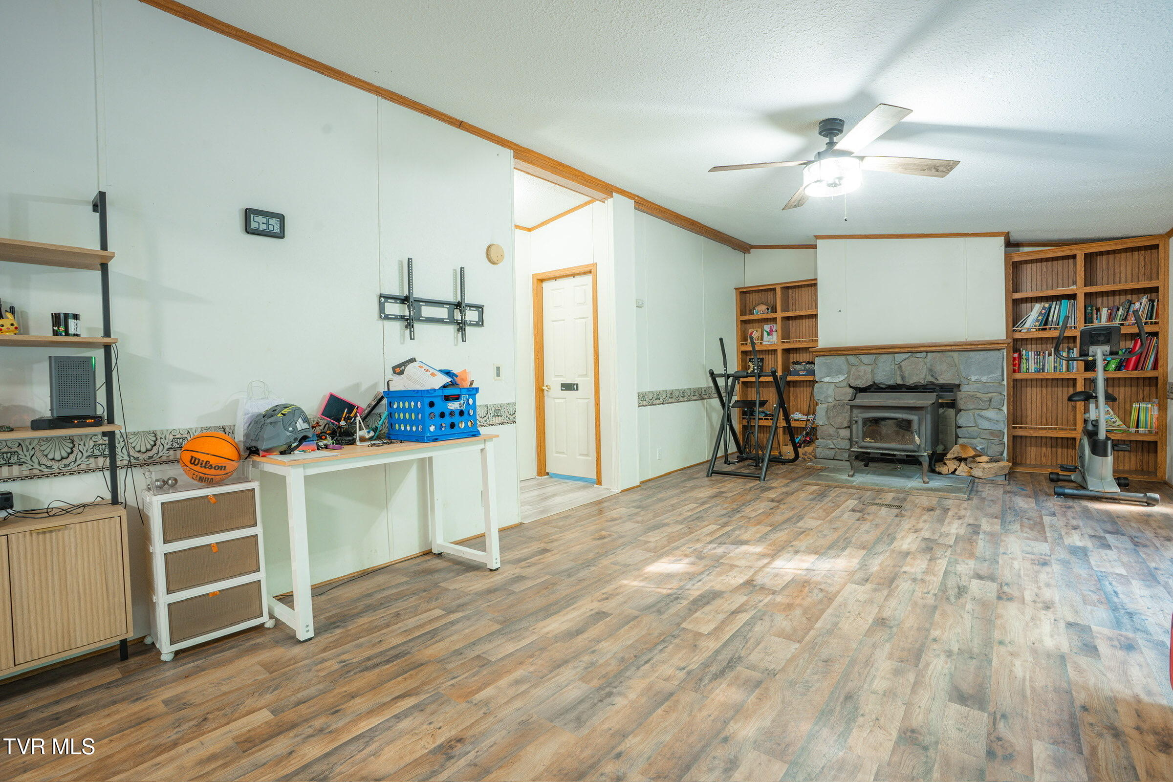 100 Edwards Ridge Road Erwin, TN 37650 - Photo 8 of 20 Living room
