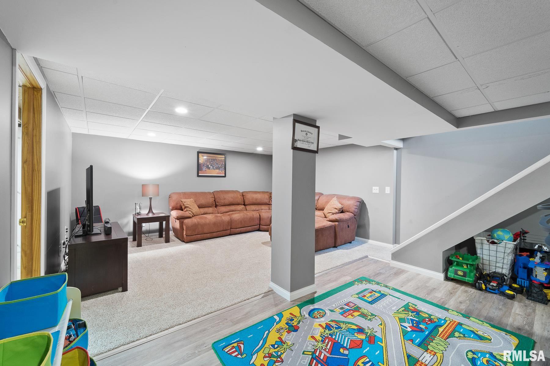 1370 Valley Drive Springfield, IL 62702 - Photo 29 of 33