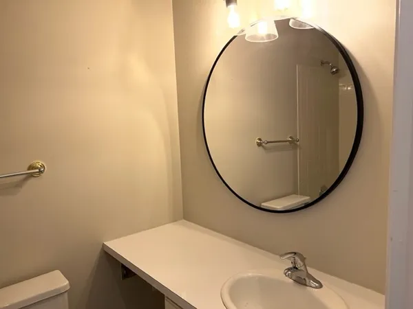 $2,600 | 1437 Clairmont Court, Unit 200, Vernon Hills, IL 60061