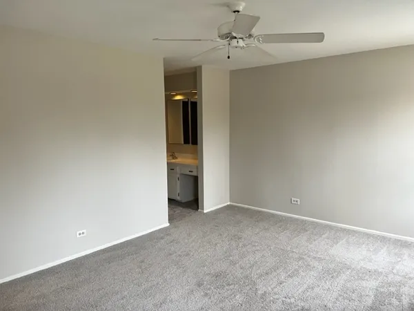 $2,600 | 1437 Clairmont Court, Unit 200, Vernon Hills, IL 60061