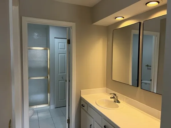 $2,600 | 1437 Clairmont Court, Unit 200, Vernon Hills, IL 60061