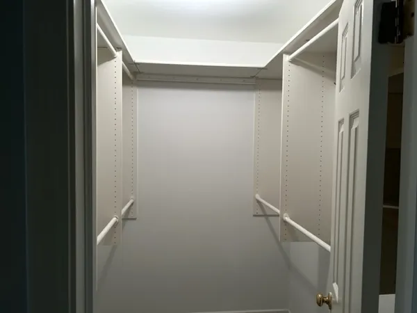 $2,600 | 1437 Clairmont Court, Unit 200, Vernon Hills, IL 60061