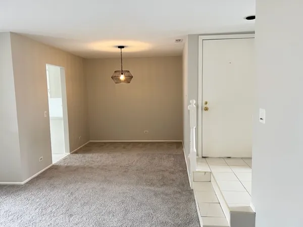 $2,600 | 1437 Clairmont Court, Unit 200, Vernon Hills, IL 60061