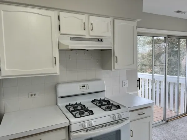 $2,600 | 1437 Clairmont Court, Unit 200, Vernon Hills, IL 60061