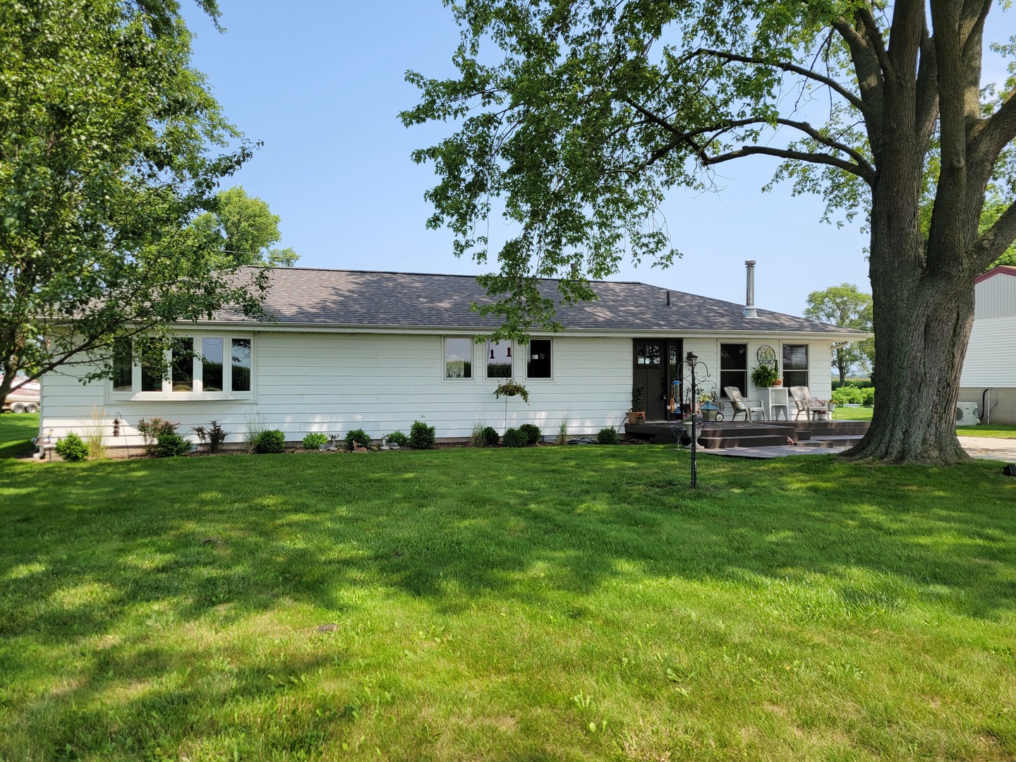 1921 West 2000S Road Kankakee, IL 60901 - Photo 2 of 37 a house view with a garden space