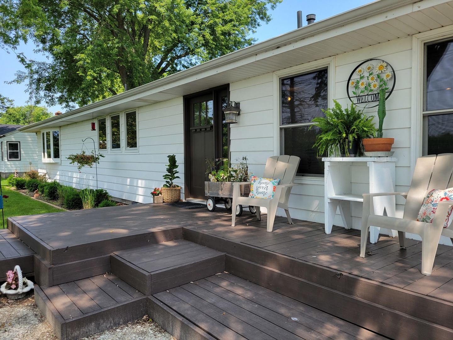 1921 West 2000S Road Kankakee, IL 60901 - Photo 3 of 37 a view of a dinning table and chairs in patio