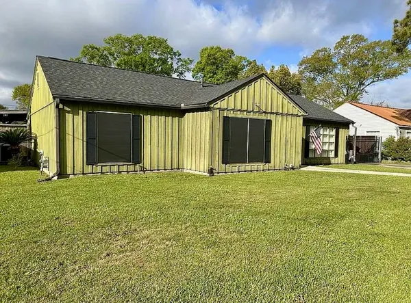 $219,900 | 2801 Berry Avenue, Groves, TX 77619