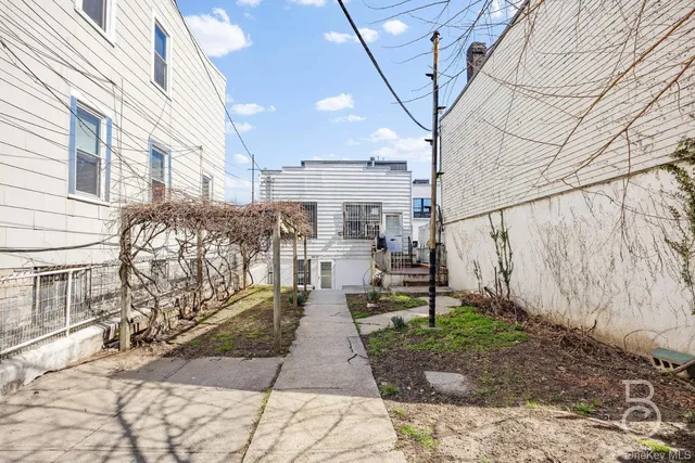 $999,000 | 36-13 10th Street | Long Island City