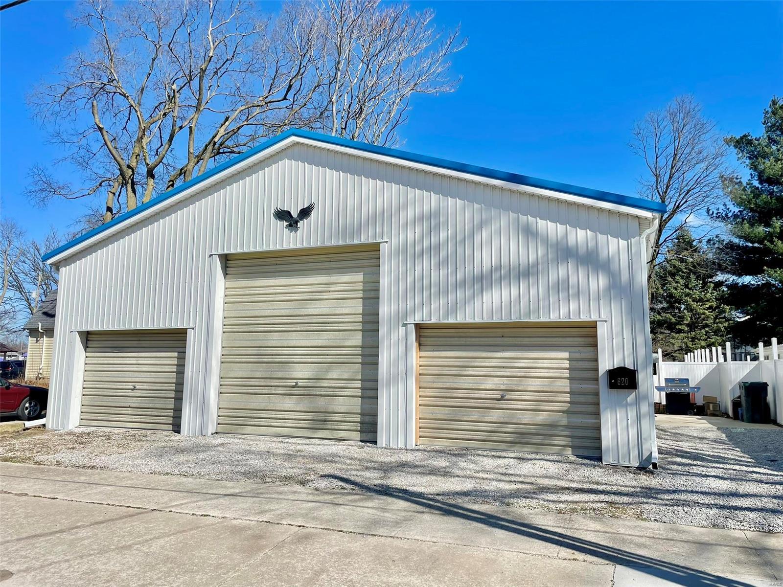 620 North Chestnut Street Litchfield, IL 62056 - Photo 1 of 15