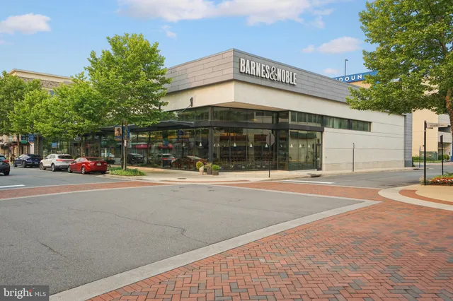 $4,000 | 44707 Plympton Square, Ashburn, VA 20147