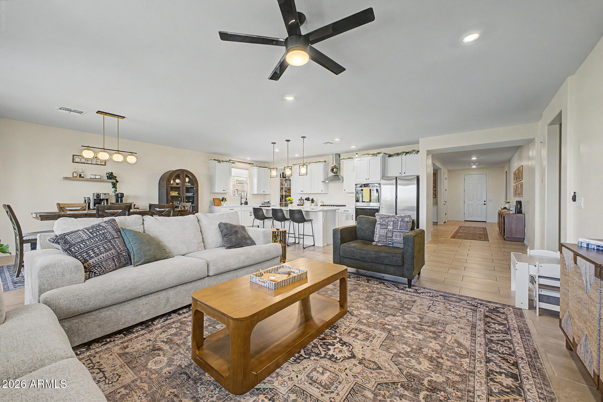 2540 West Grenadine Road Phoenix, AZ 85041 - Photo 15 of 69 Large Entertaining Area