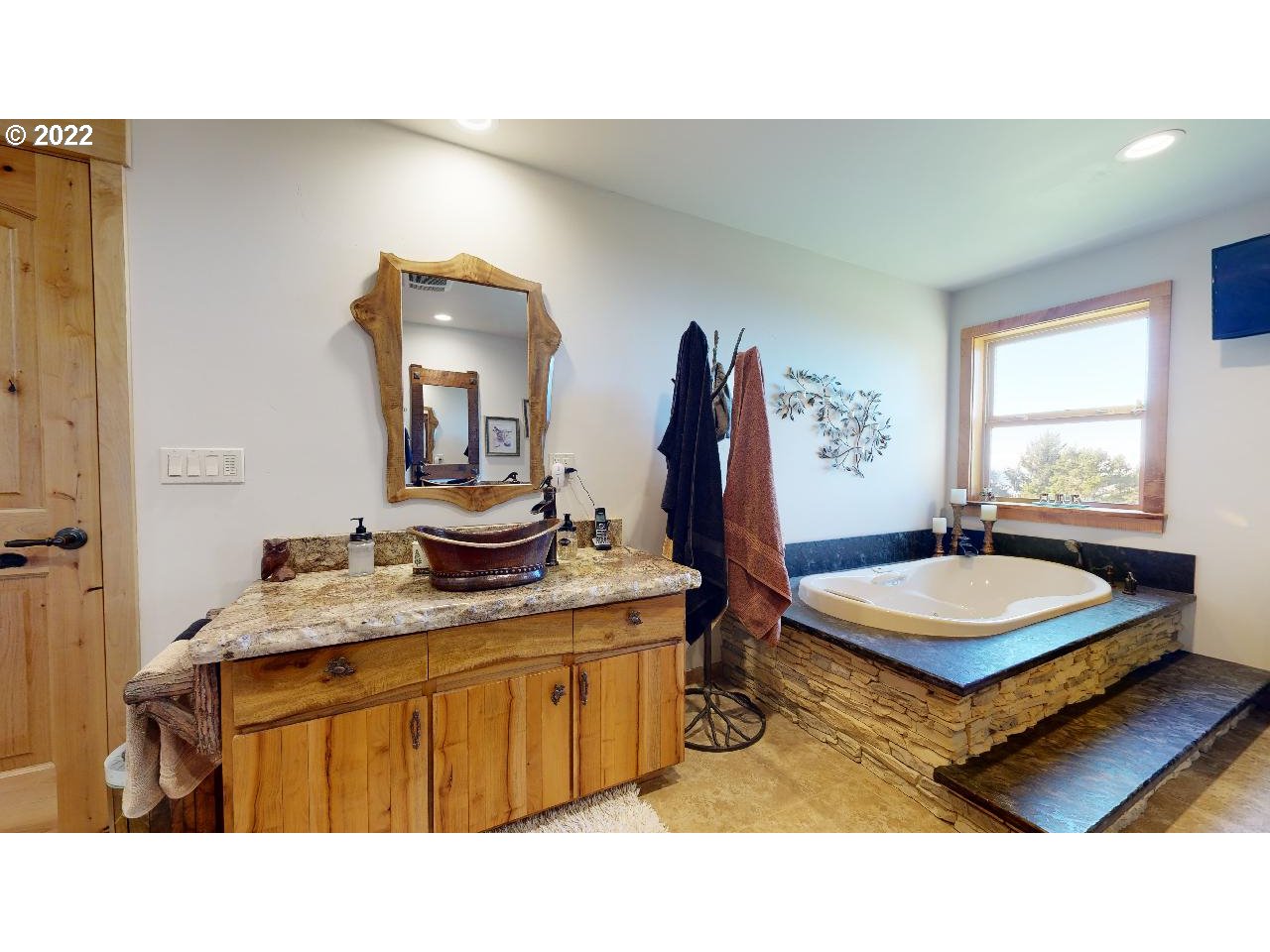 95747 Cape Ferrelo Road Brookings, OR 97415 - Photo 21 of 32 Bathroom, Attached