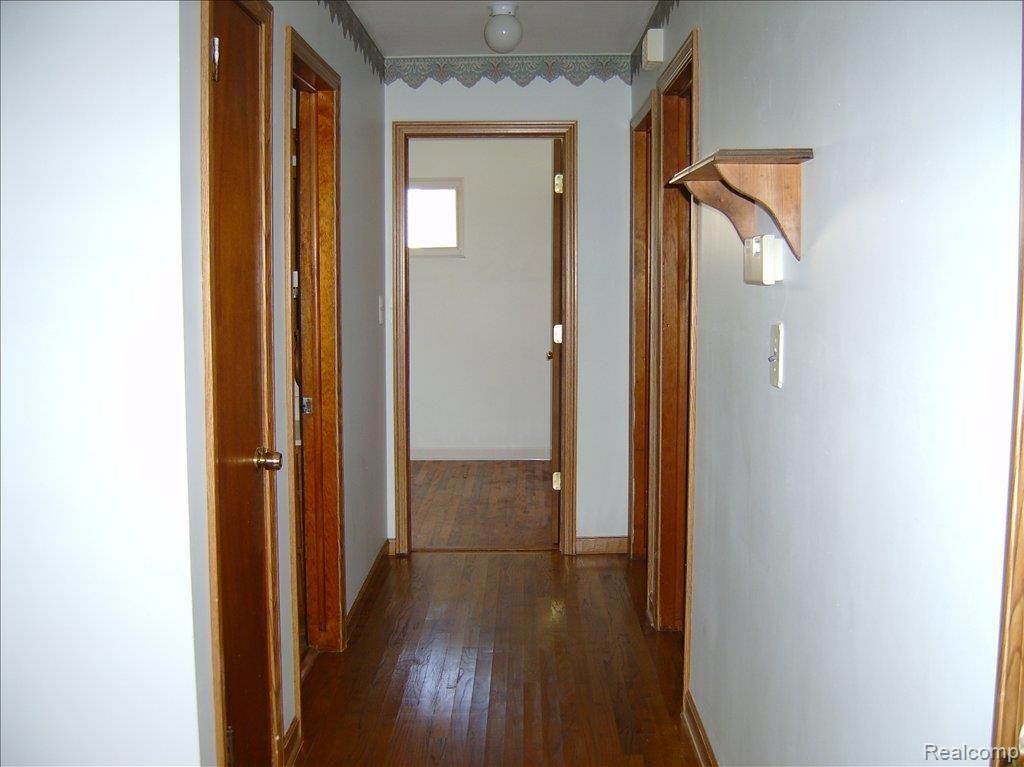 48685 Willis Road Belleville, MI 48111 - Photo 13 of 25 Hallway
