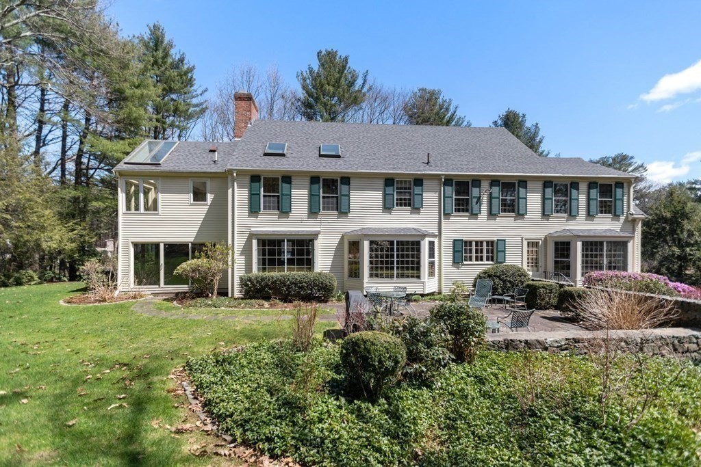 40 Nobscot Road Weston, MA 02493 - Photo 3 of 37 Gallery Image 3