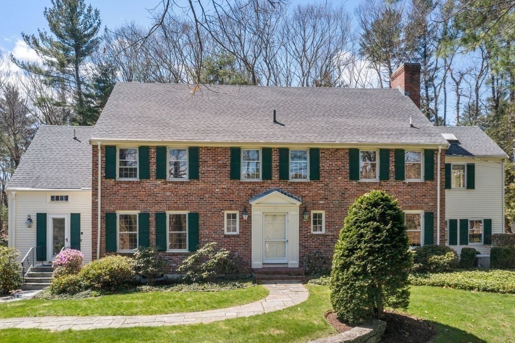 40 Nobscot Road Weston, MA 02493 - Photo 4 of 37 Gallery Image 4