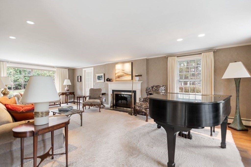 40 Nobscot Road Weston, MA 02493 - Photo 7 of 37 Gallery Image 7
