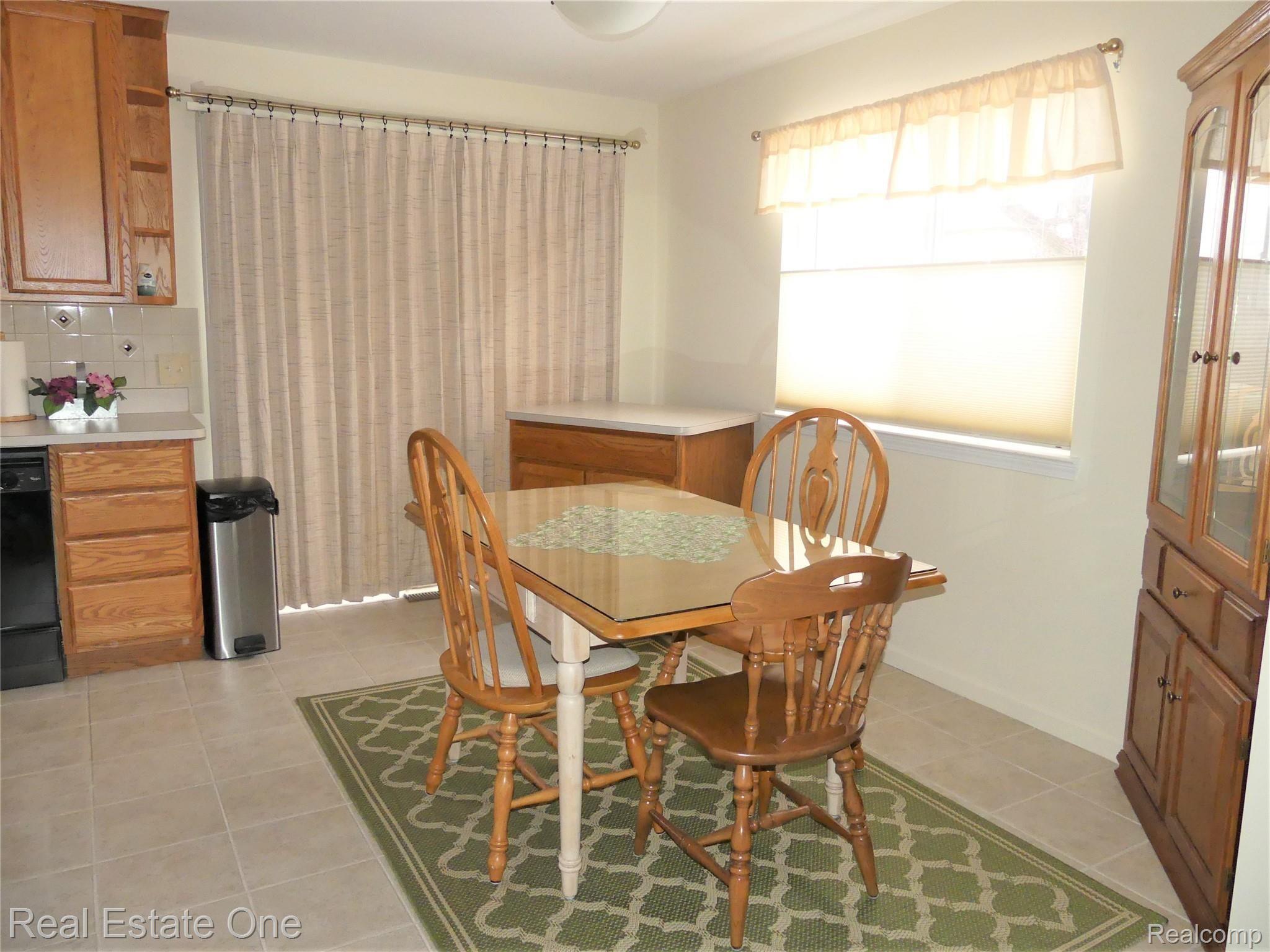 23913 Carter Road, Unit 26 Trenton, MI 48183 - Photo 13 of 29 P1020745.JPG