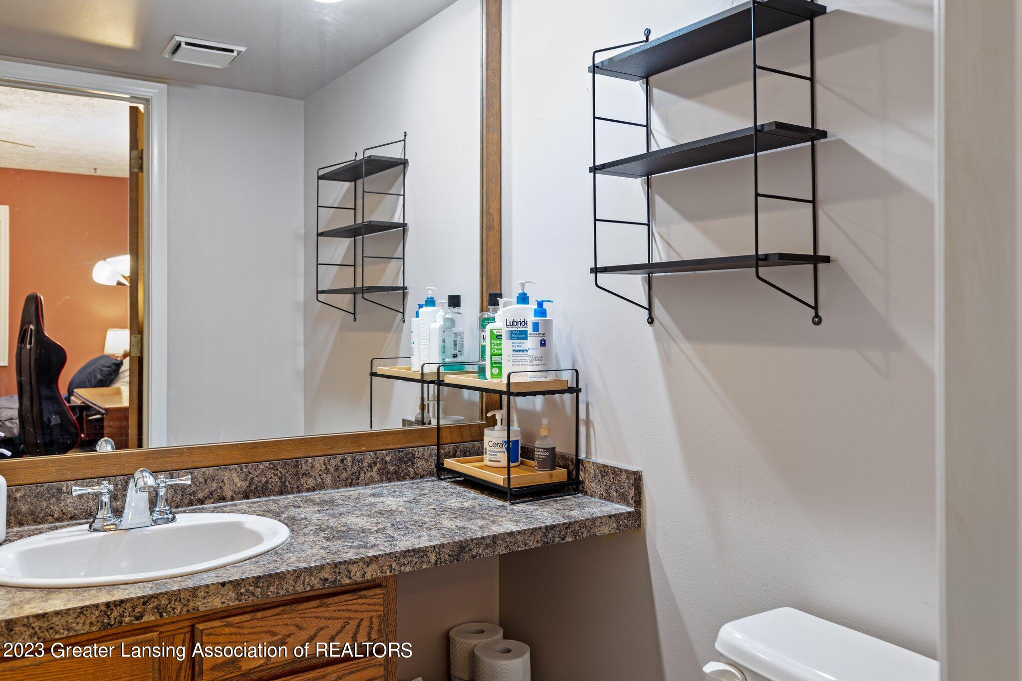 205 East Jolly Road, Unit 2 Lansing, MI 48910 - Photo 14 of 21 Half bath in primary