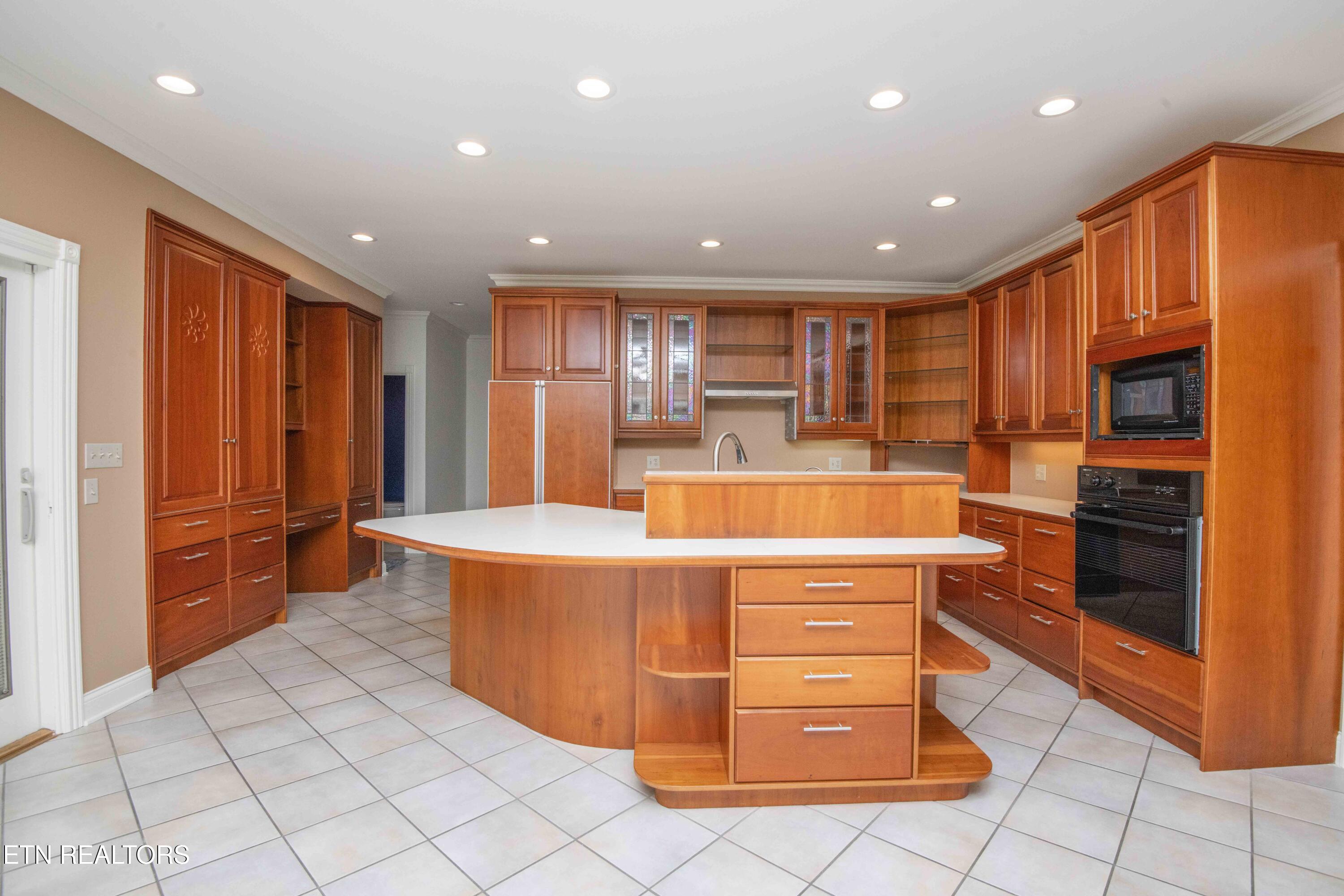 197 Whippoorwill Drive Oak Ridge, TN 37830 - Photo 7 of 40 KITCHEN
