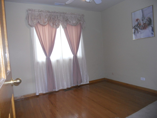 58 Pheasant Road Matteson, IL 60443 - Photo 12 of 20 an empty room with a window