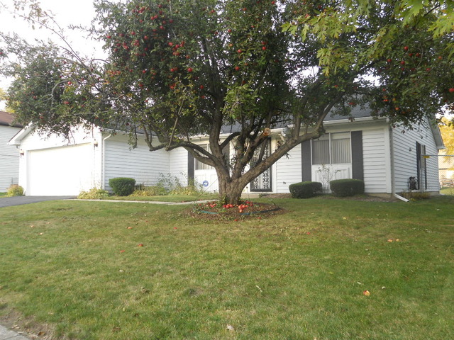 58 Pheasant Road Matteson, IL 60443 - Photo 2 of 20 a view of a house with a yard