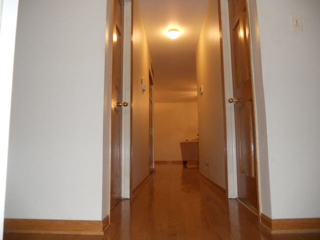 58 Pheasant Road Matteson, IL 60443 - Photo 10 of 20 a view of a elevator and a mirror