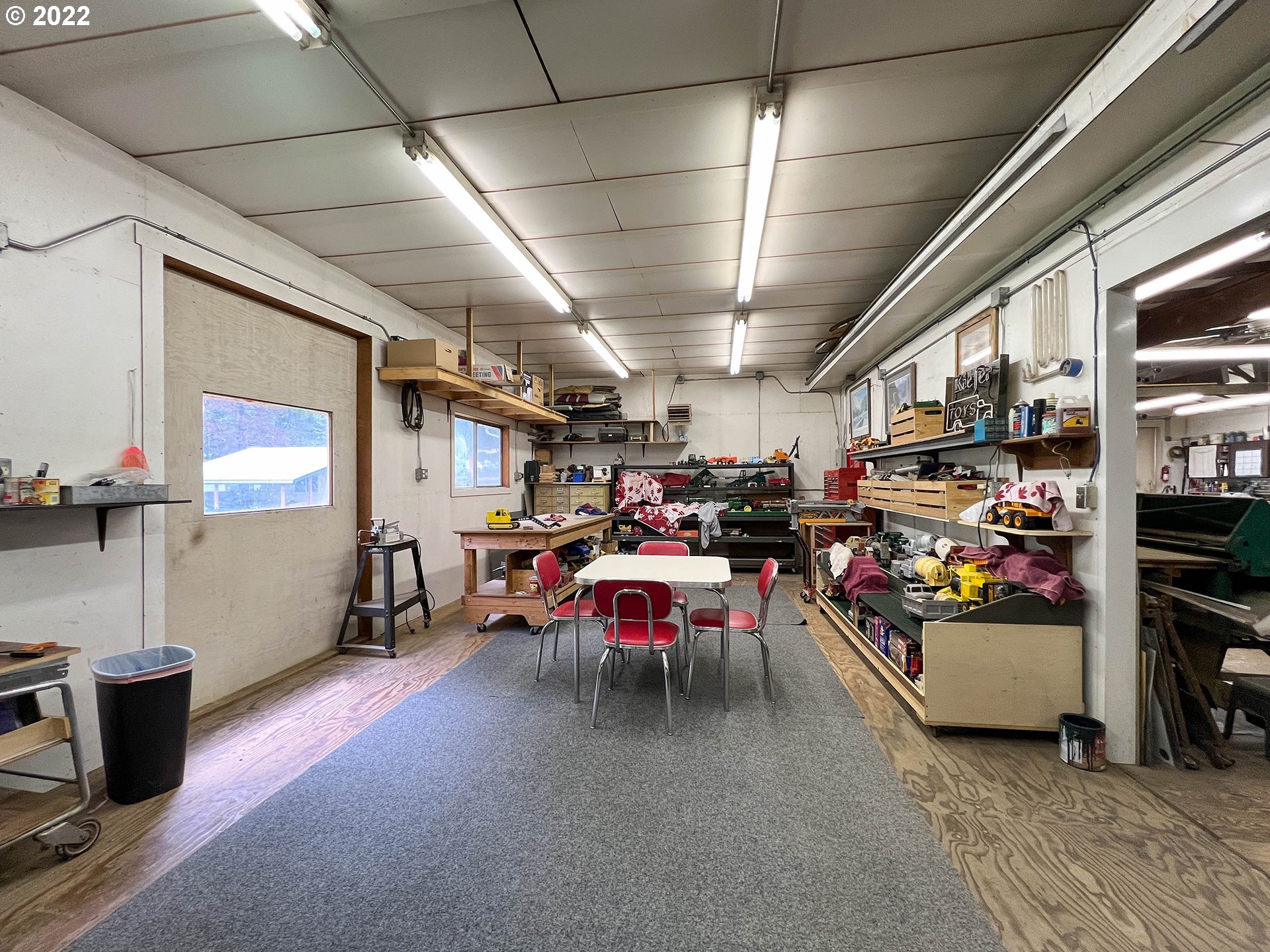 38677 East Cedar Flat Road Springfield, OR 97478 - Photo 9 of 31 Gallery Image 9