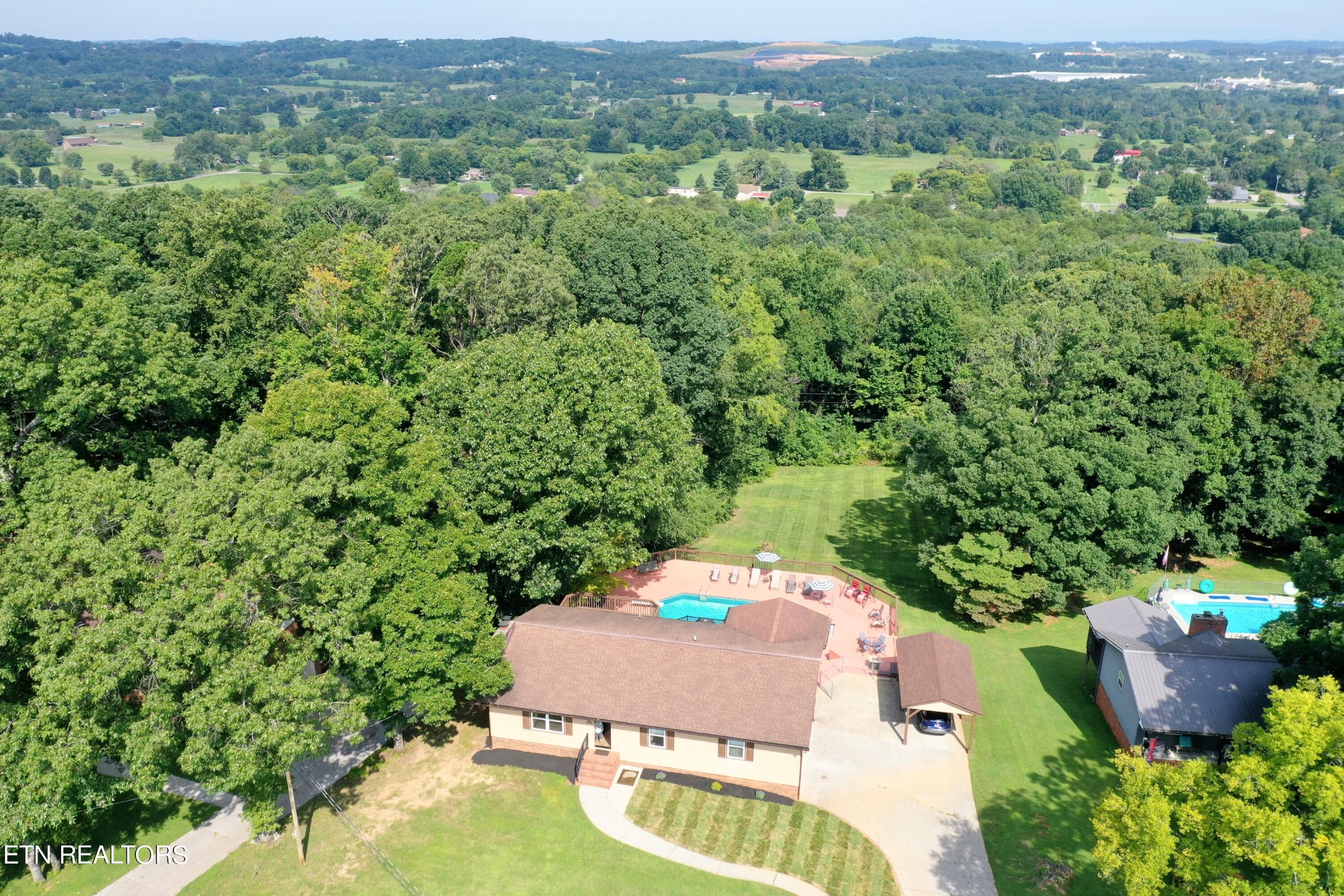 2713 Clover Hill Ridge Road Maryville, TN 37801 - Photo 5 of 51 Gallery Image 5
