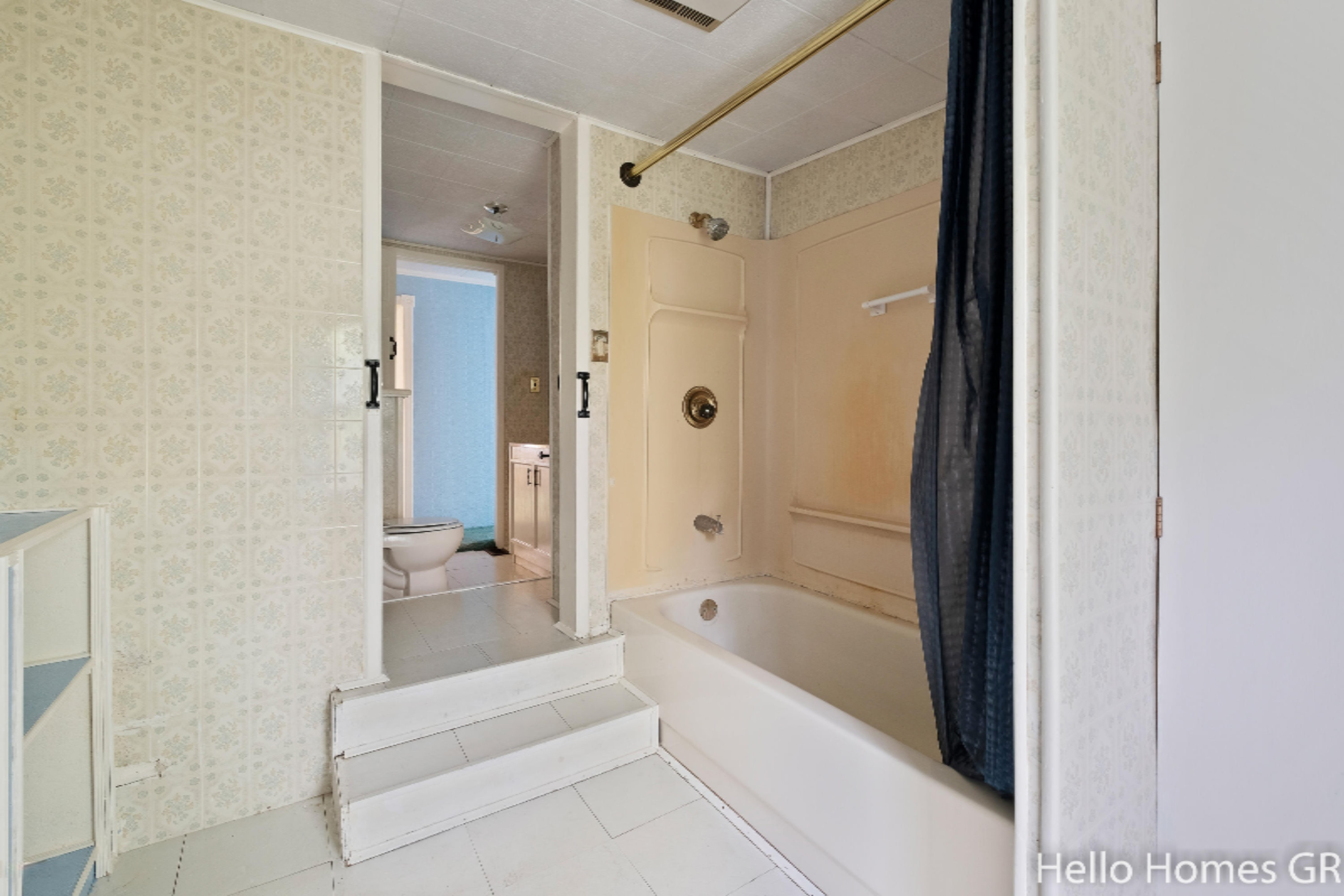 10249 Centerline Road Lowell, MI 49331 - Photo 16 of 25 Bathroom