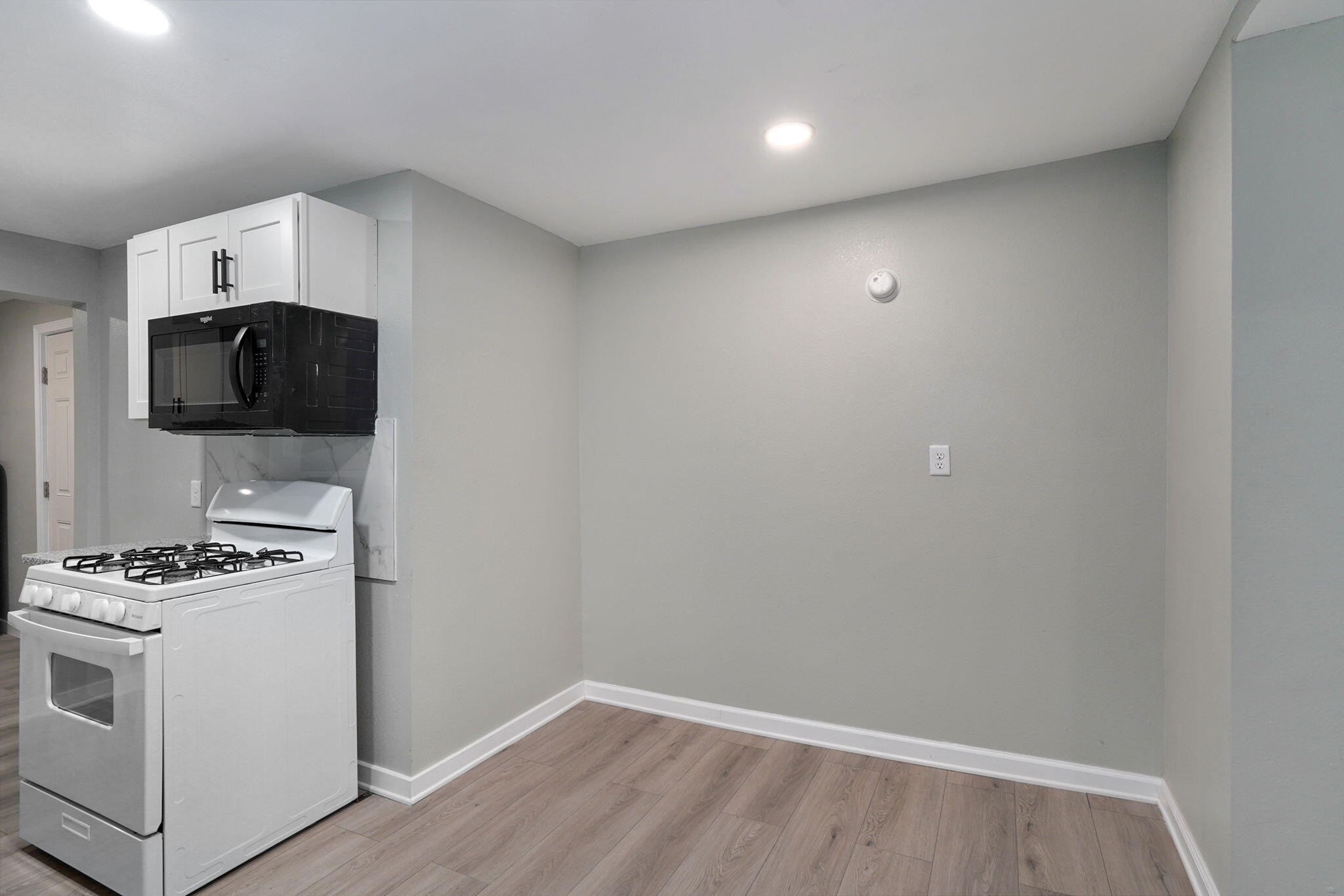 3023 West State Street Springfield, MO 65802 - Photo 13 of 23 3023 W State St-18