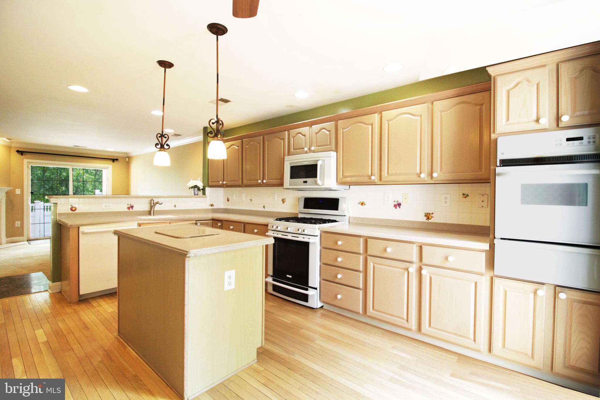 334 Watkins Road Pennington, NJ 08534 - Photo 8 of 39