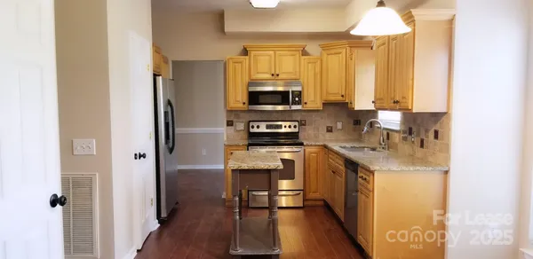 $2,400 | 2319 Comfrey Court, Charlotte, NC 28213