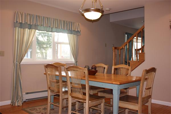 140 Barrington Road Longmeadow, MA 01106 - Photo 3 of 27 Gallery Image 3