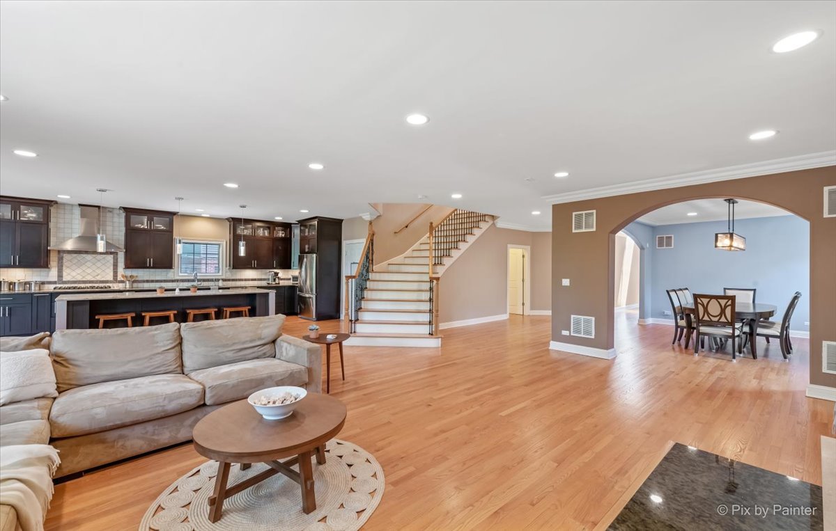 416 Blythe Road Riverside, IL 60546 - Photo 5 of 46