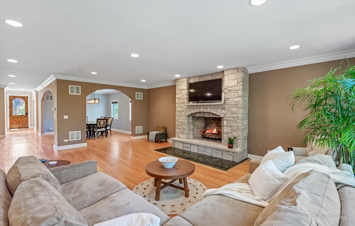 416 Blythe Road Riverside, IL 60546 - Photo 6 of 46