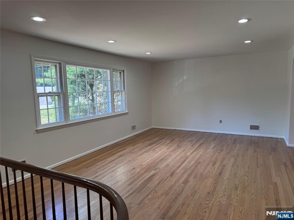 76 Cider Mill Road Hawthorne, NJ 07506 - Photo 5 of 38