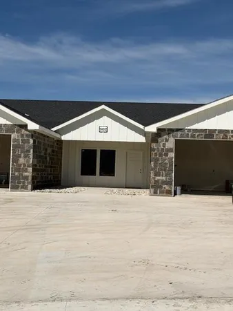 $2,500 | 133 Winners Circle, Unit 902, Weatherford, TX 76087