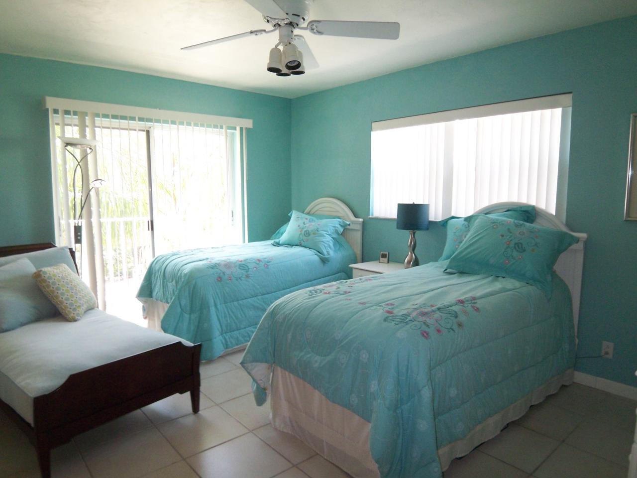 1221 Mockingbird Road Key Largo, FL 33037 - Photo 5 of 19 Guest bedroom 1