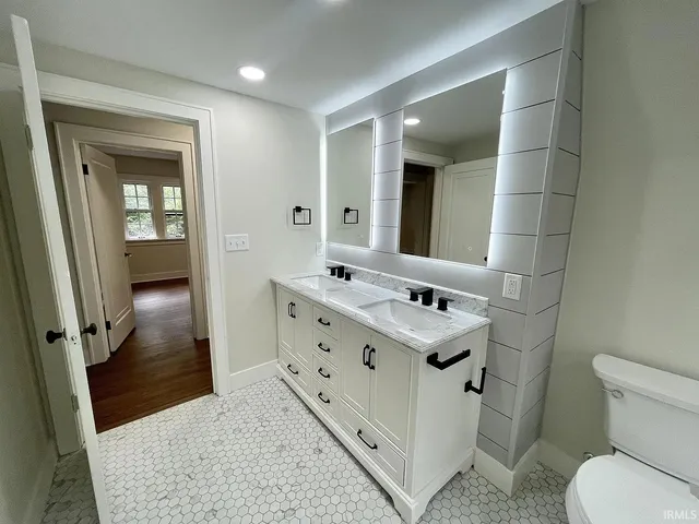 $5,550 | 611 South Eagleson Avenue, Bloomington, IN 47401