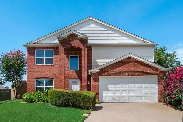 $345,000 | 204 Edmundson Court, Arlington, TX 76002