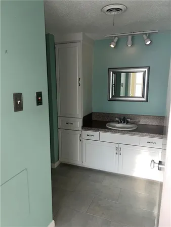 $305,000 | 321 East Main Street, Brenham, TX 77833