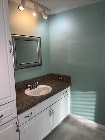 $305,000 | 321 East Main Street, Brenham, TX 77833
